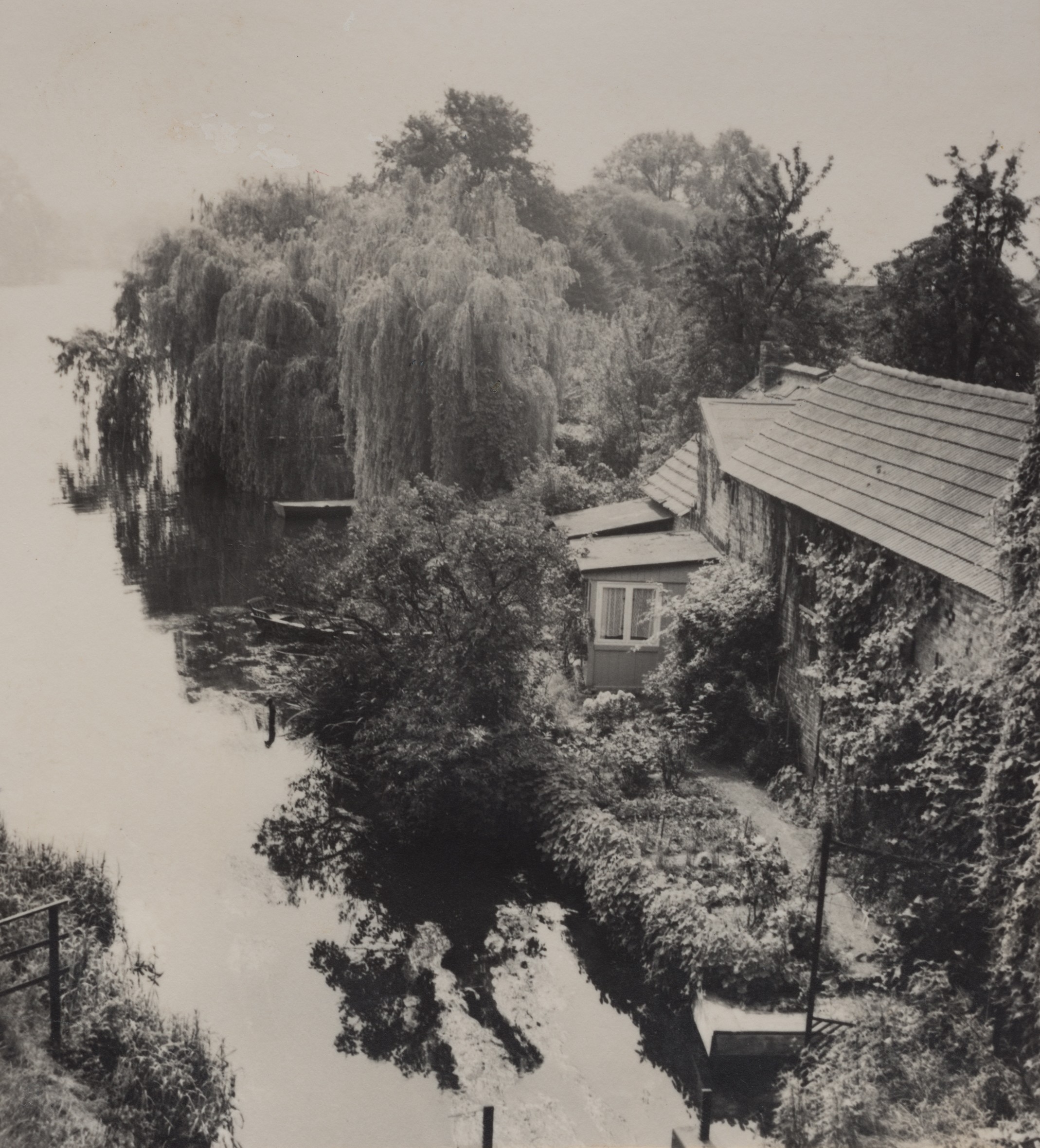 Blick von der Mühle auf den Großen Müllroser See und Ufergrundstücke an der Fischer Straße, zw. 1955 und 1969